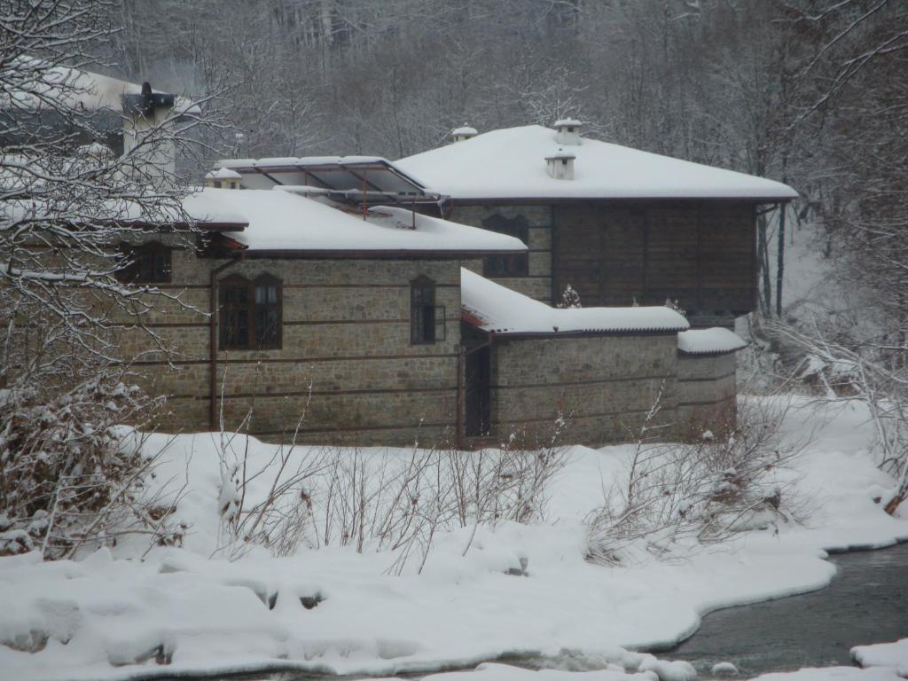 Voevodski Eco Complex Katunishte