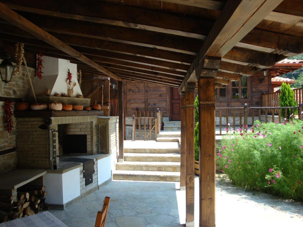 Voevodski Eco Complex Katunishte